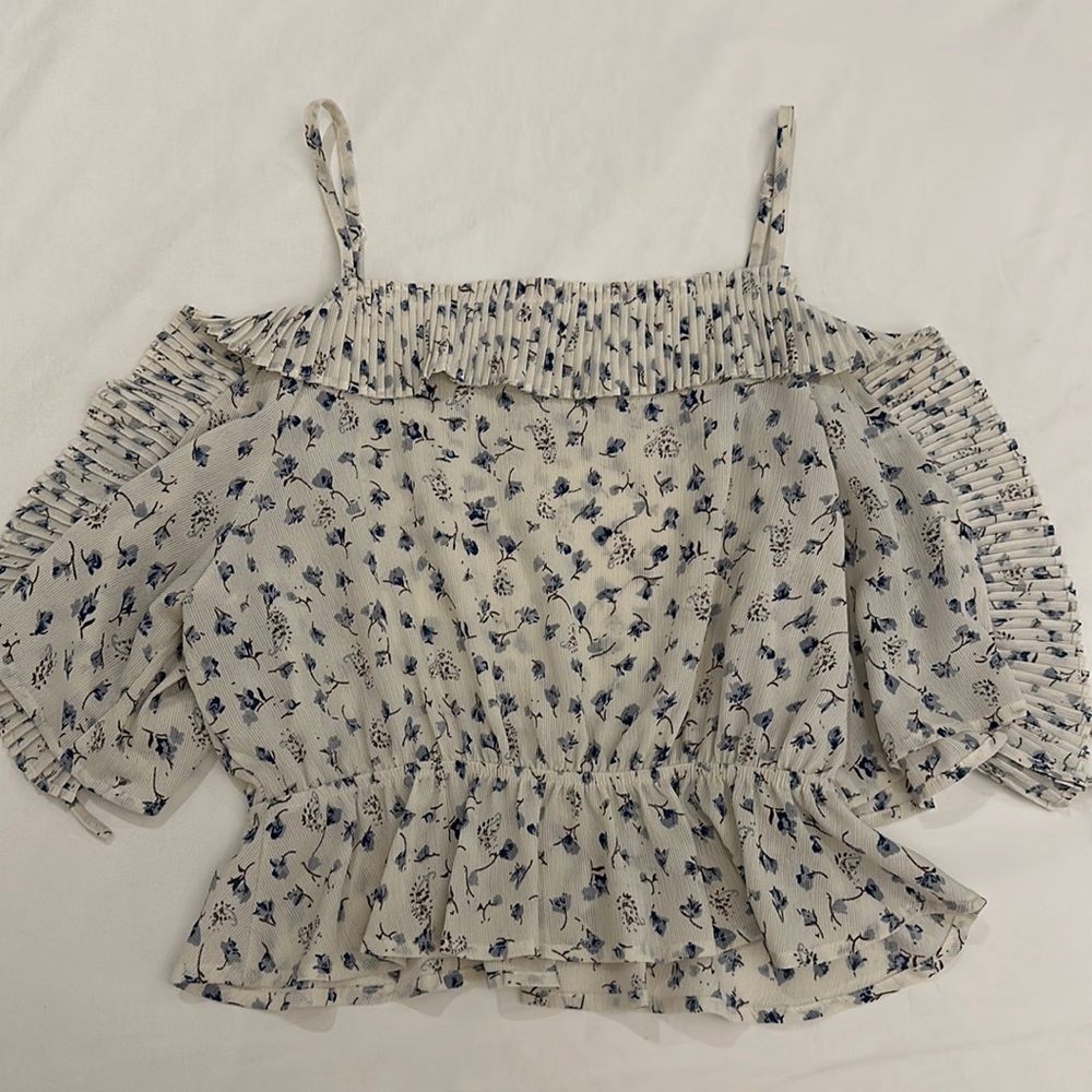BRAND NEW FLOWY FLORAL BLOUSE